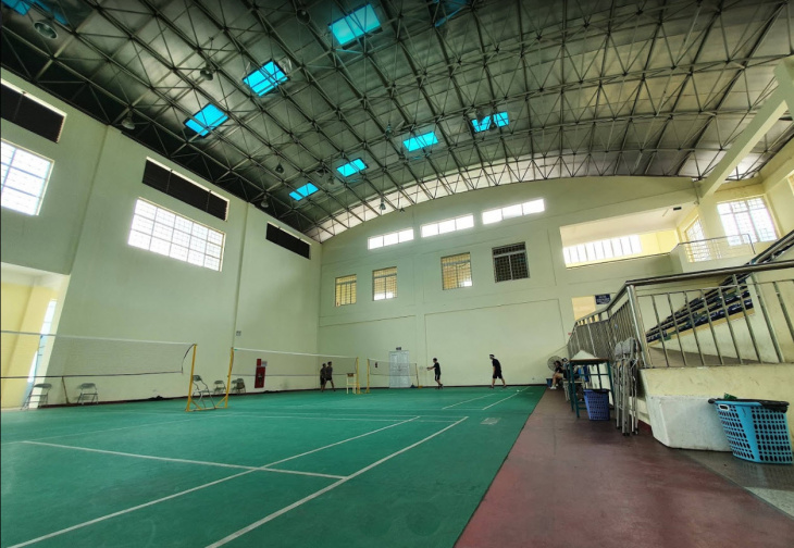 Sân cầu lông nhà thi đấu Cầu Giấy, Quận Cấu Giấy, Hà Nội