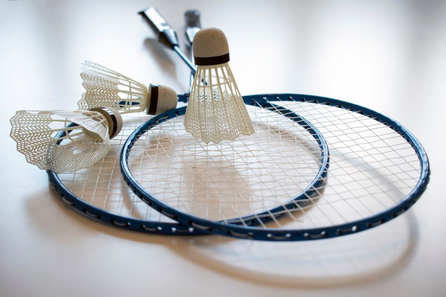chọn vợt cầu lông cho học sinh, sinh viên